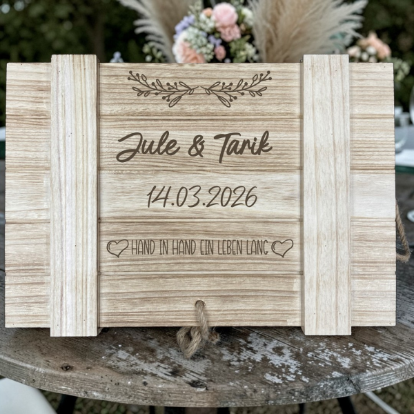 Erinnerungskiste mit Namen und Datum "Hochzeit"