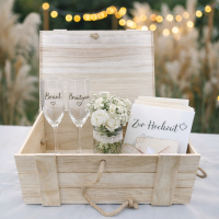 Erinnerungskiste mit Namen und Datum "Hochzeit"