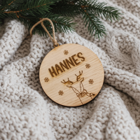 Weihnachtskugel aus Holz selbst gestalten