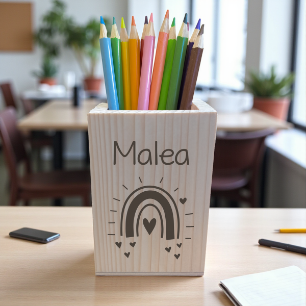 Stiftebox aus Holz mit Name und Motiv "Kinder"