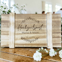 Holztruhe mit Namen und Datum "Hochzeitspost"...