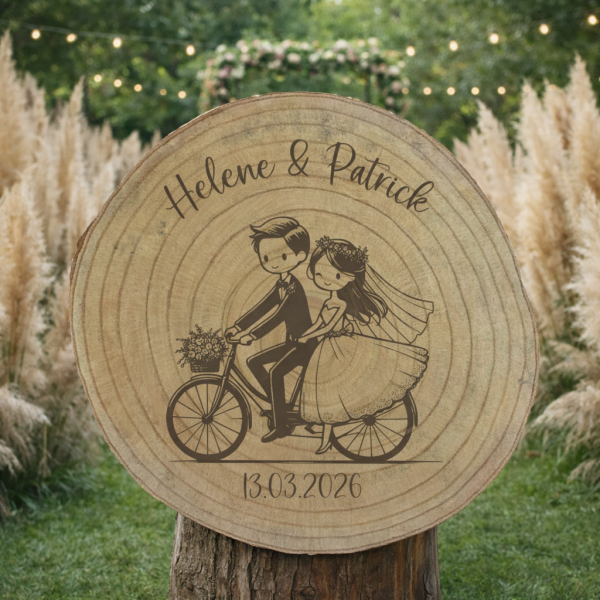 Baumscheibe "Deko" mit Motiv und Namen "Hochzeit" Brautpaar mit Fahrrad