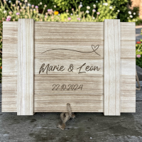 Erinnerungskiste mit Namen und Datum "Hochzeit" mittel 36 x 26 x 15 cm Herz