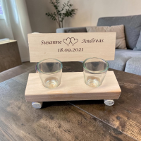 Holz-Schnapsbank "roh mit Rinde" mit Namen und Datum "Hochzeit"