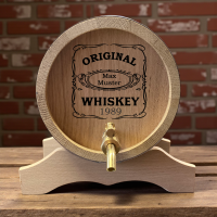 Whiskeyfass mit Namen und Jahr